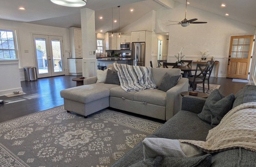 Durham House | Remodeled 3,000 sf 3-bedroom smart home in Durham. Quick to RDU & Downtown