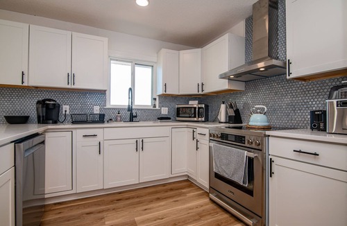 Henrico House | Remodeled Lake Retreat w/expansive main lake views with amazing amenities!