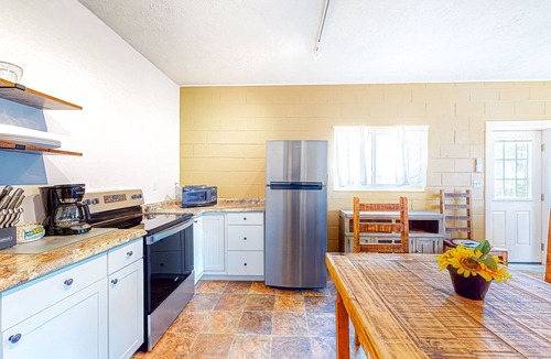 Waynesville Apartment | Remodeled mountain studio close to downtown with full kitchen, firepit, & patio