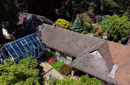 St Leonards House | Remodelled historical cottage, super location, w/hottub