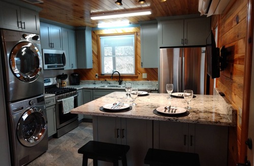 Burnsville Cabin | Remote & Private Cabin with Spa, Mountain Views and Hiking to Appalachian Trail.