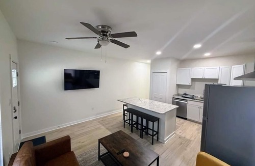 Durham Apartment | Renovated 2 Bedroom Great Central Location! New Property, Seasoned Superhost
