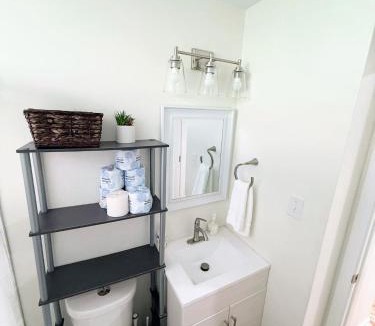 Durham House | Renovated 2 Bedroom In Durham! Superhost!