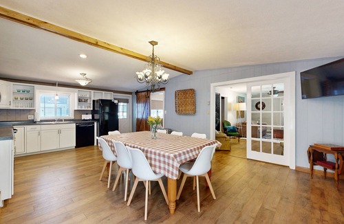 Bent Creek House | Renovated 2-story home and separate apartment near Asheville hiking and biking