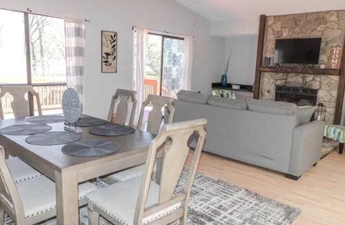 Wessex Square House | Renovated 3BR Retreat with Large Patio & Grill