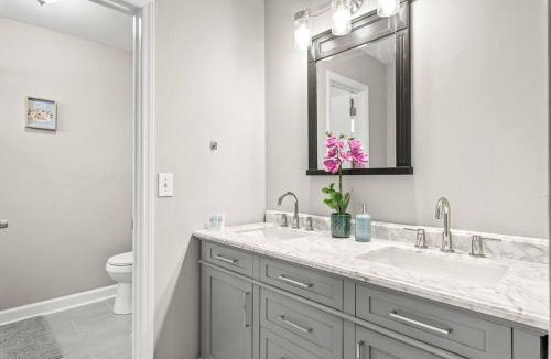 Wessex Square House | Renovated 3BR Retreat with Large Patio & Grill