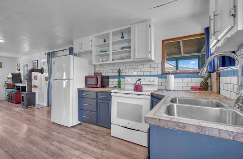 Colington House | Renovated & Clean 'Original' OBX Bungalow, Direct Beach & Pier Access + EZ Cart