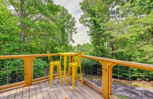 Franklin House | Renovated Franklin Home with Mountain-View Deck!