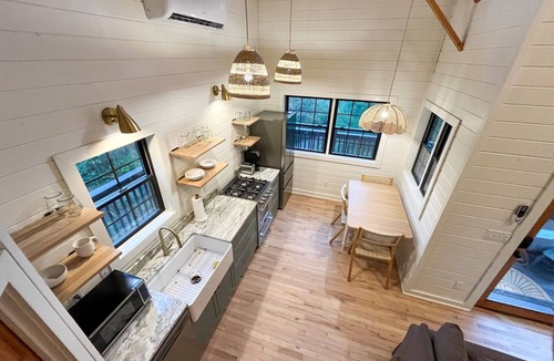Bear Den Cabin | Renovated! Hot Tub! Cabin #2 Right off the BRPW!