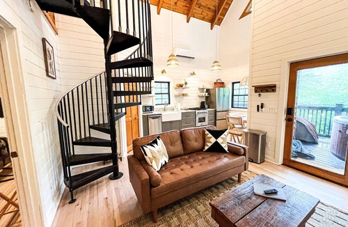Bear Den Cabin | Renovated! Hot Tub! Cabin 1! Right off the BRPW!