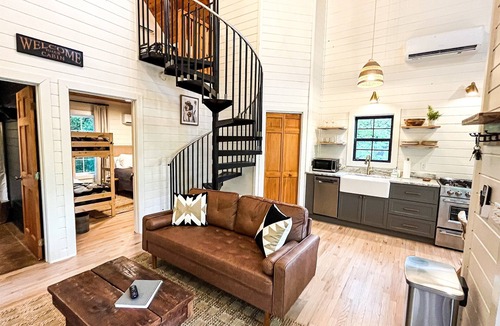 Bear Den Cabin | Renovated! Hot Tub! Cabin 1! Right off the BRPW!