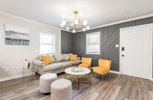 East Durham House | Renovated house close to Dtown Durham w king bed