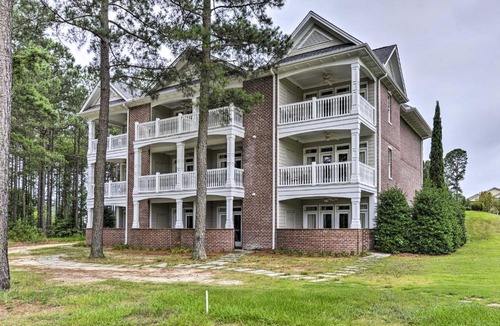 Spring Lake Apartment | Resort-Style CondoandSuite on Golf Course with Pool!