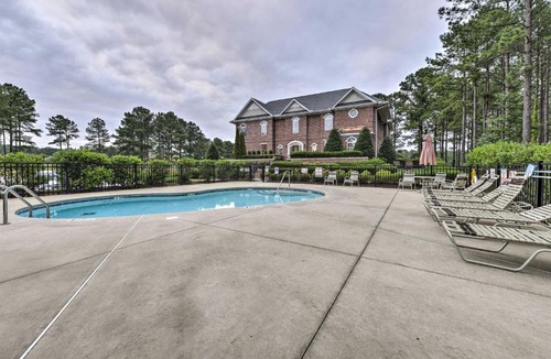 Spring Lake Apartment | Resort-Style CondoandSuite on Golf Course with Pool!