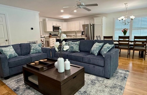 New London House | Rest at Badin Lake
