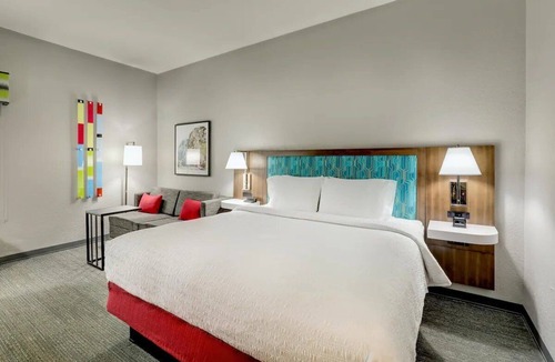 Polk Village Hotel | Rest In A Comfortable Room After Exploring Beaufort | Pet-Friendly Stay