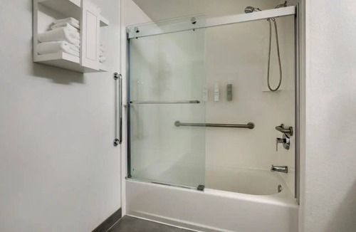 Polk Village Hotel | Rest In A Comfortable Room After Exploring Beaufort | Pet-Friendly Stay