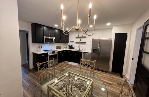 Hickory House | Restful Mid-Mod in the heart of Hickory