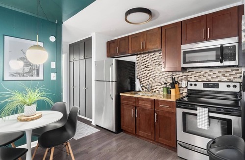 Melrose Condo | Retro Hotel One Bedroom- near downtown with pool!