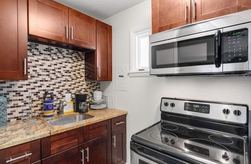 Melrose Condo | Retro Hotel studio vibe with great pool!