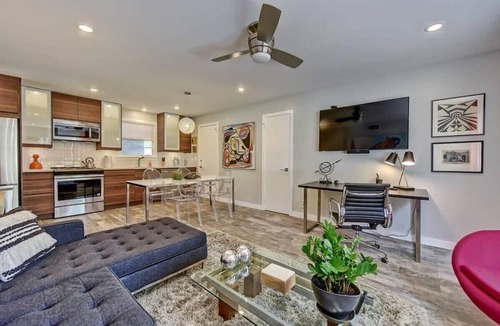 Cherry Condo | Retro Myers Park 1BR King Condo | Queens Rd