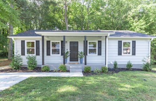 Southeast Raleigh House | Retro Resort Inspired Home 7 Min From DT Raleigh
