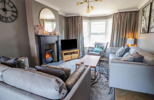 Ruthin House | Rhif Saith