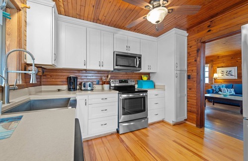 Nags Head Cottage | Ridge Retreat | Semi-Oceanfront | Historic Cottage