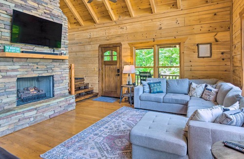 Vein Mountain Cabin | 'Ridgetop View' Nebo Cabin: Hot Tub, Fire Pit