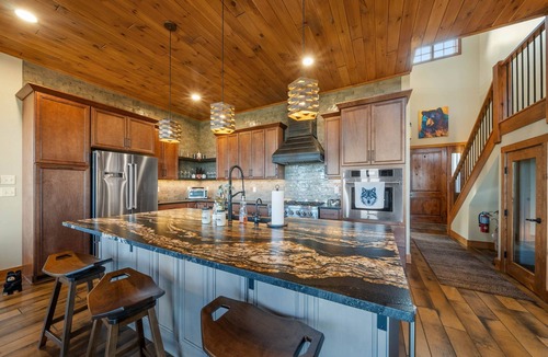 Sugar Mountain House | Ridgetop Views from Sugar Mountain-Scenic Solitude