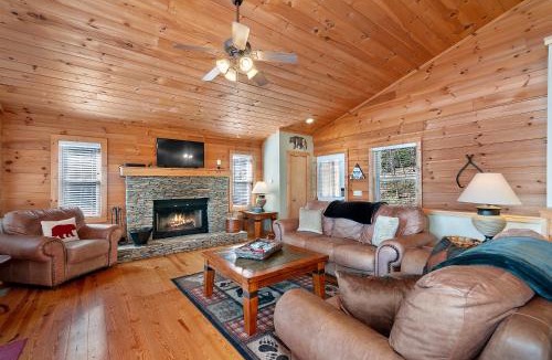 Settlers Ridge House | Ridgeview Cabin