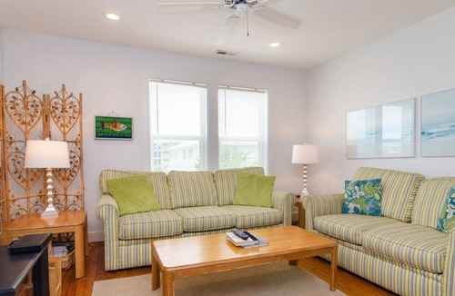South End Apartment | Riester Middle: Enjoy ocean and sound views and a short walk to pier