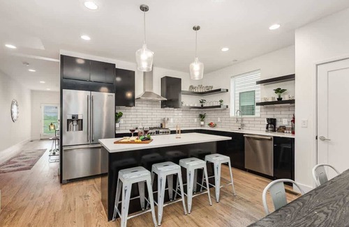 Talbot's Corner House | Riff & Rest - 2 Stylish Homes - Mins to Germantown
