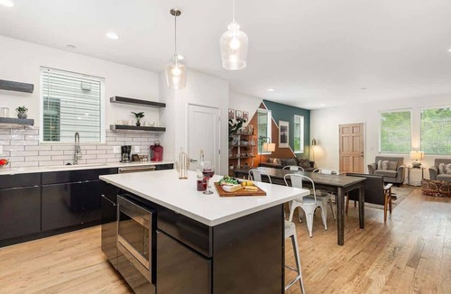 Talbot's Corner House | Riff & Rest - 2 Stylish Homes - Mins to Germantown