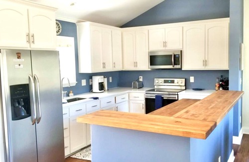 Charleston House | Right Where You Need to Be! Centrally located to all the hotspots in Charleston!