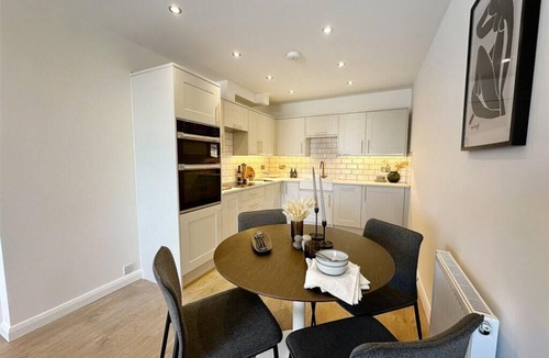 Littlehampton Apartment | River Breeze 3-Bed Balcony Apartment