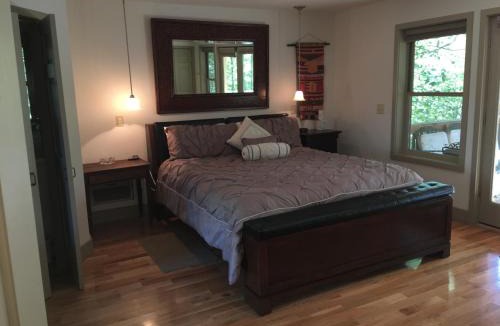 Grassy Creek Bed & Breakfast | River House Inn