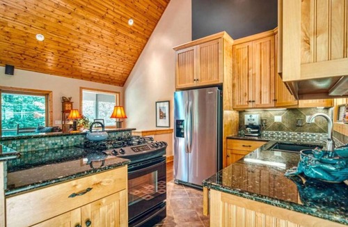 Murphy House | "River Paradise!" Luxury waterfront home situated on beautiful Hiawassee River.