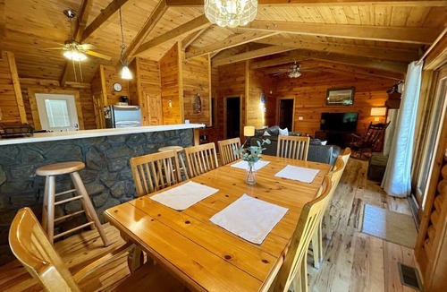 Lansing Cabin | River Raves - Lansing, NC