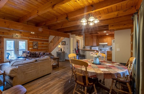 Boone Cabin | River Ridge - 3 story log cabin with Hot Tub - Pet Friendly - Walk to the New River