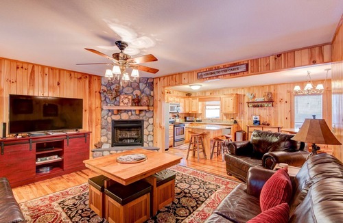 Todd House | River Roost - on New River near Boone with fire pit, game room, pet friendly