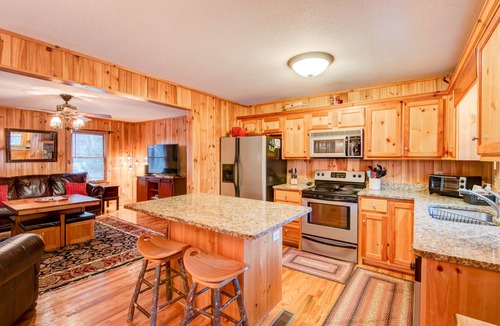 Todd House | River Roost - on New River near Boone with fire pit, game room, pet friendly
