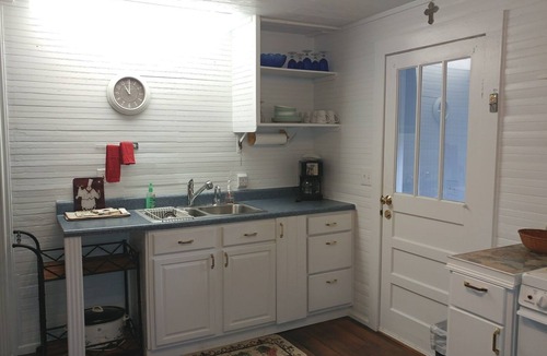 Franklin Cabin | River's Edge Cabin - Swim - Kayak - Fish From Your Backyard !