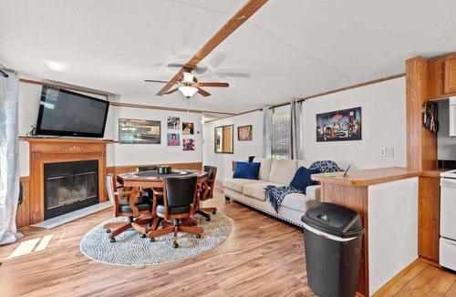 Se Ree Cabin | River Shack Waterfront Retreat with Kayaks included, Entire home