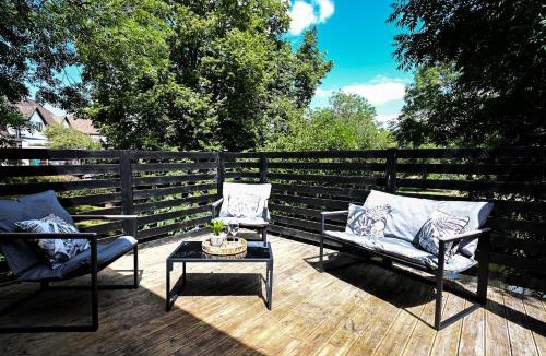 Five Oak Green House | River View