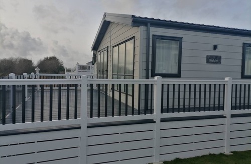Rye Harbour House | River View - Overlooking the river