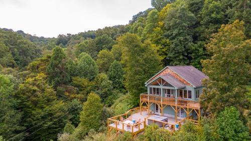Boone House | River View Retreat