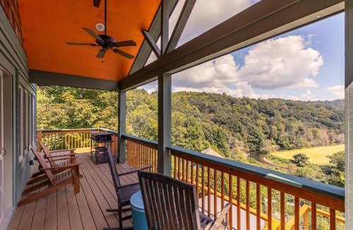 Boone House | River View Retreat