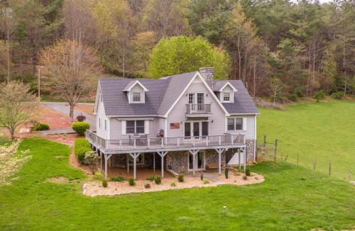 Jefferson House | Riverbank Retreat