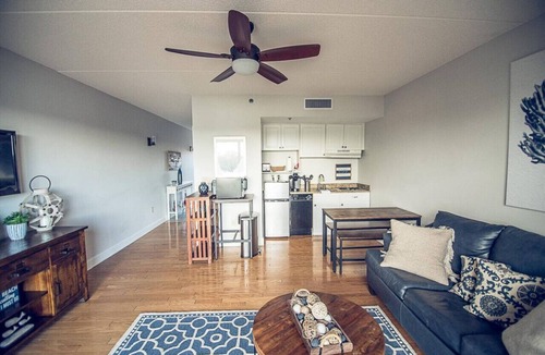 Downtown Wilmington Apartment | Riverfront balcony WSR #10